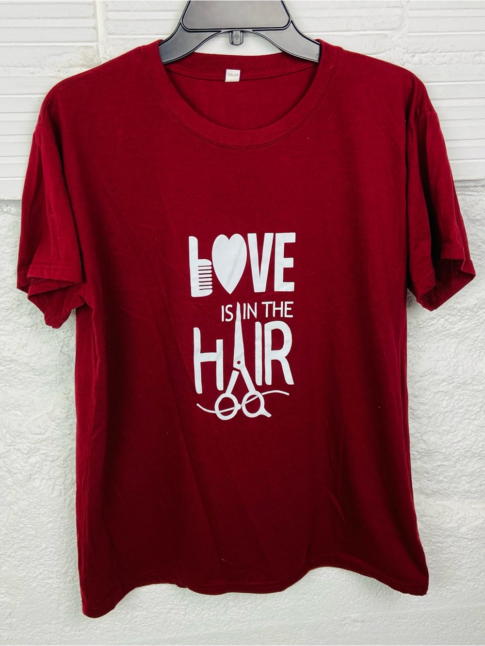 Love Is In The Hair comb & scissors burgundy Graphic Tee size XXXL